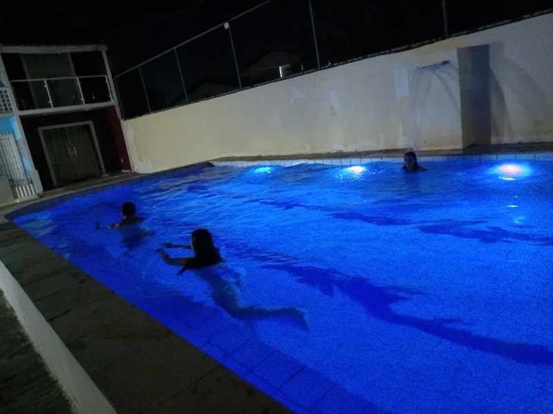 Piscina iluminada